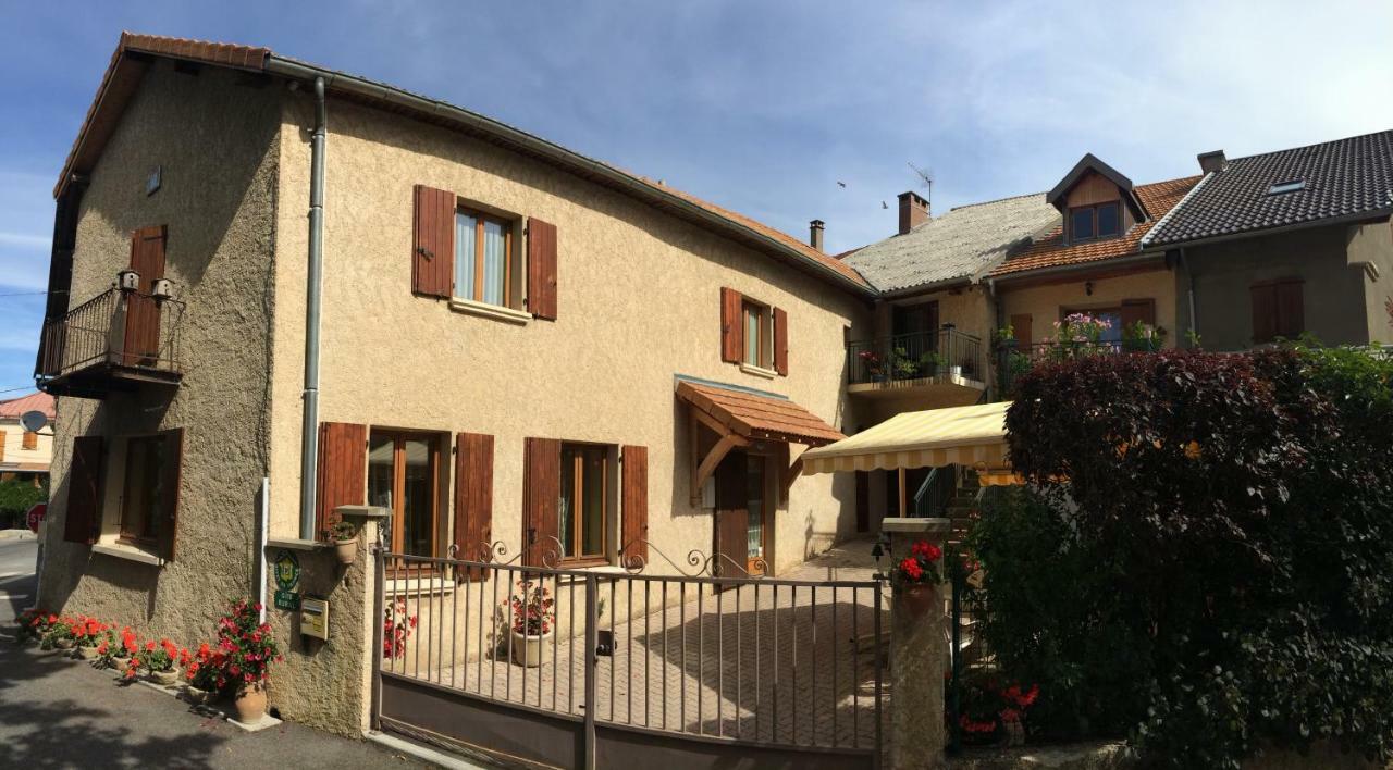 La Maison De Valentine Jarjayes Exterior foto